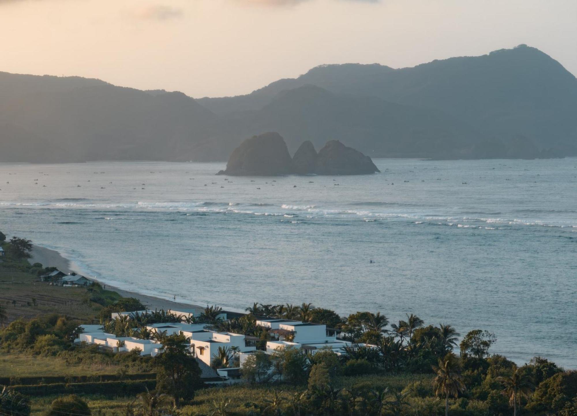 Amber Lombok Beach Resort セロング・ベラナク エクステリア 写真