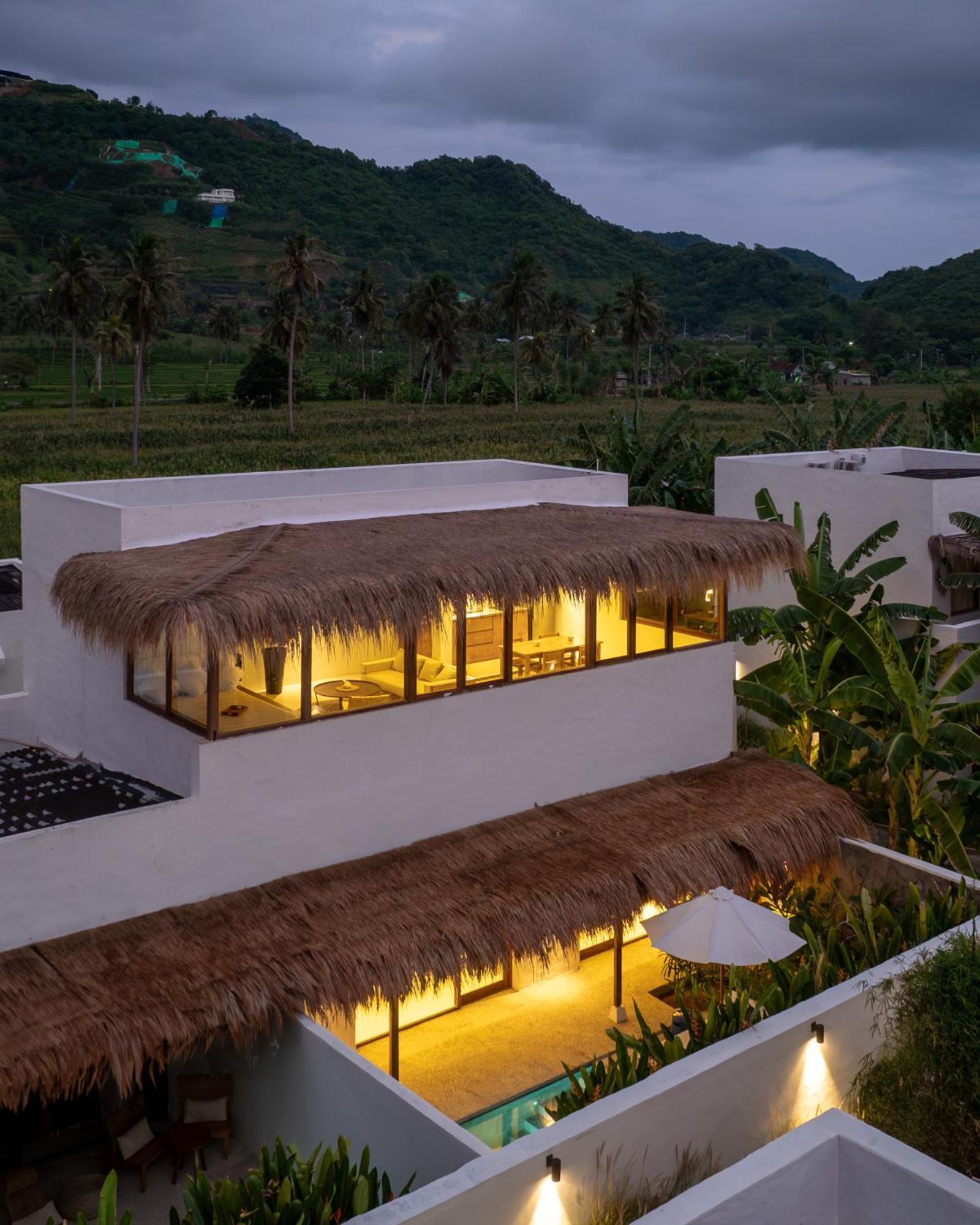 Amber Lombok Beach Resort セロング・ベラナク エクステリア 写真